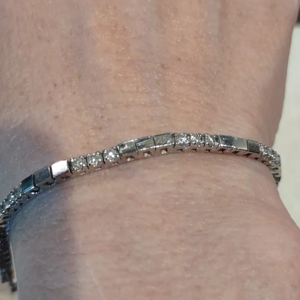 14 Kt White Gold Diamond Tennis Bracelet - Picture 2 of 10